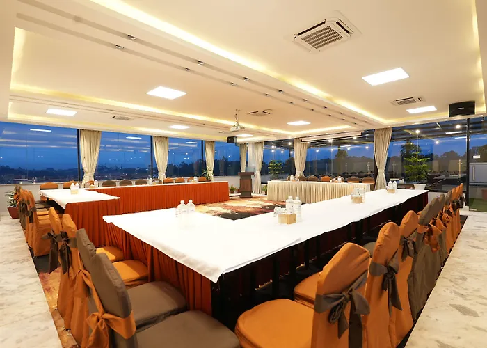 Hotel Apex Business - Tribhuvan International Airport,
