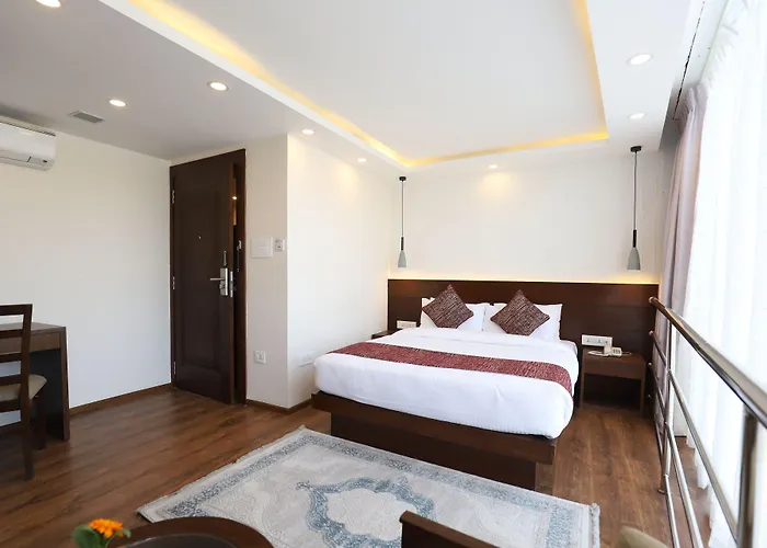 Apex Business - Tribhuvan International Airport, מלון 4*
